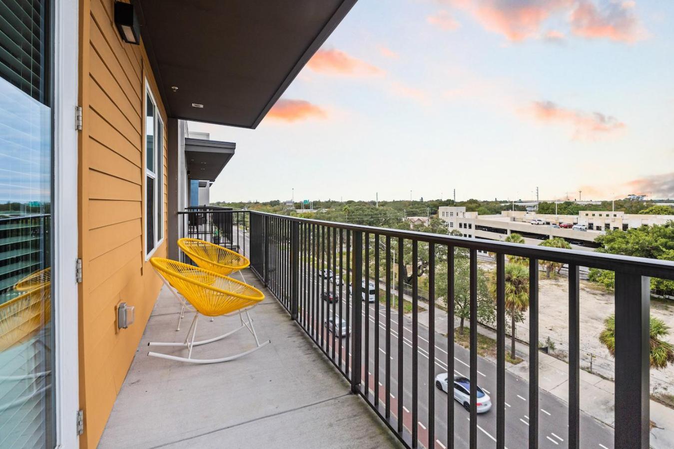 Tropical Field 1 Bed In Downtown With Free Parking Apartment St. Petersburg Exterior photo