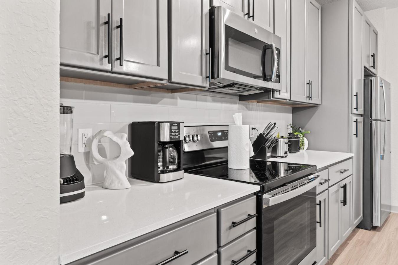 Tropical Field 1 Bed In Downtown With Free Parking Apartment St. Petersburg Exterior photo